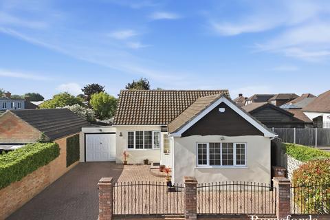 2 bedroom bungalow for sale, Crowstone Road, Grays, RM16