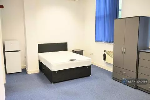 Studio to rent, Bradford