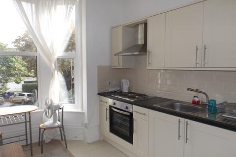 Studio to rent, Wimbledon Park Road, Southsea, PO5