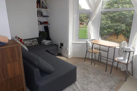 Studio to rent, Wimbledon Park Road, Southsea, PO5