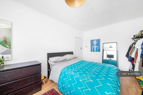 2 bedroom flat to rent, Beulah Hill, London, SE19