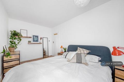 2 bedroom flat to rent, Beulah Hill, London, SE19