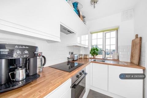 2 bedroom flat to rent, Beulah Hill, London, SE19