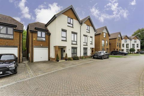 Apsley Walk, Richings Park Iver SL0