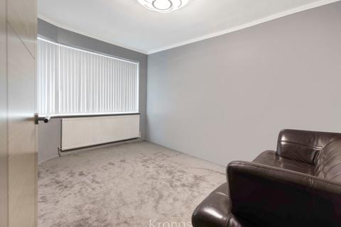 2 bedroom maisonette for sale, Hayes, UB3
