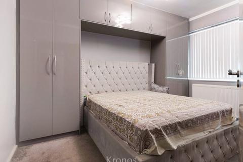 2 bedroom maisonette for sale, Hayes, UB3