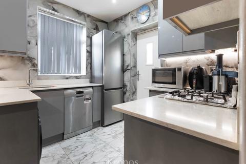 2 bedroom maisonette for sale, Hayes, UB3