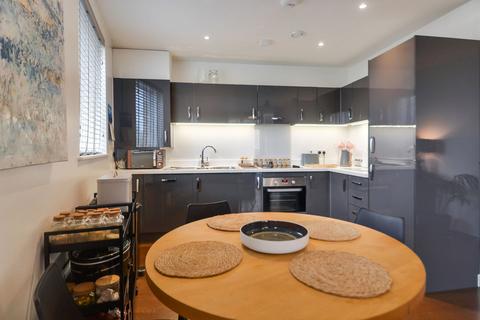 Kenneth Way, Ealing Broadway, LONDON, W5
