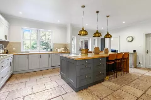 5 bedroom detached house for sale – pohled 3