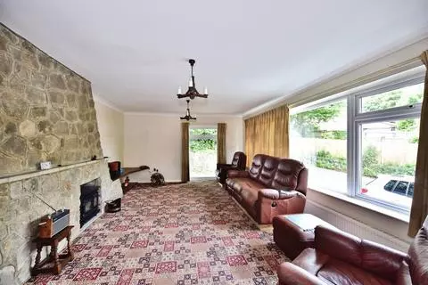 2 bedroom bungalow for sale - View 2