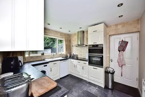 2 bedroom bungalow for sale - View 3