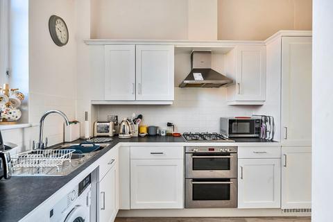 2 bedroom flat for sale, Horton Crescent, Epsom KT19