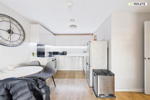 2 bedroom flat for sale, Quay Central, 9 Jesse Hartley Way, Liverpool, L3