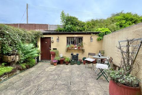 3 bedroom terraced house for sale, The Island, Stoke-On-Trent ST10