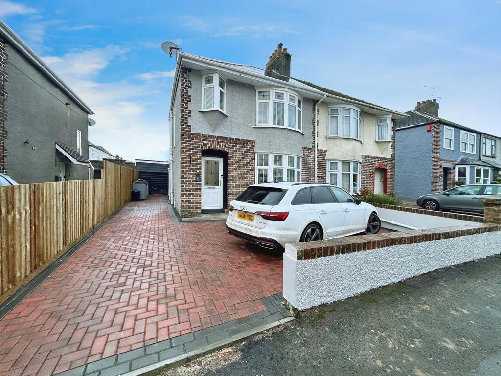 3 bedroom semi-detached house for sale