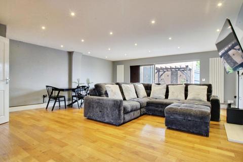 4 bedroom detached house for sale, Sherford Road, Swindon, SN25