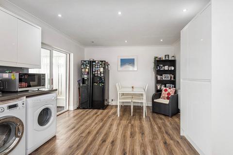 4 bedroom semi-detached house for sale, Brabourne Crescent, Bexleyheath, DA7