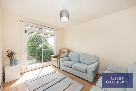 2 bedroom bungalow to rent, Athol Gardens, Pinner, HA5