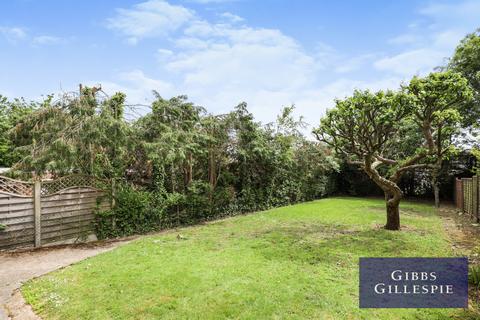 2 bedroom bungalow to rent, Athol Gardens, Pinner, HA5