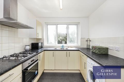2 bedroom bungalow to rent, Athol Gardens, Pinner, HA5