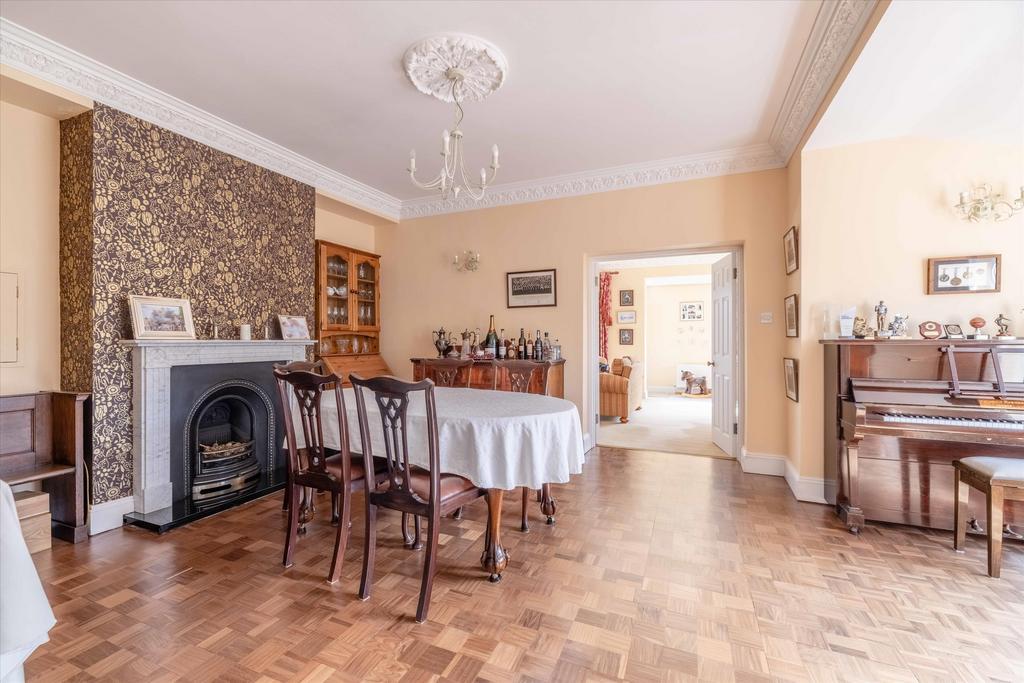 Dining room, fireplace