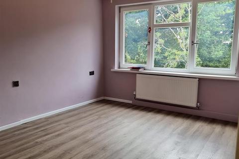 undefined, Luther Close, Edgware, Greater London