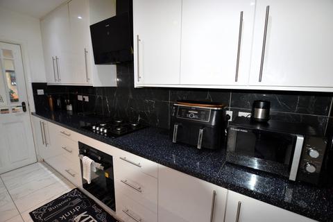 2 bedroom ground floor maisonette for sale, Romney Road, Hayes