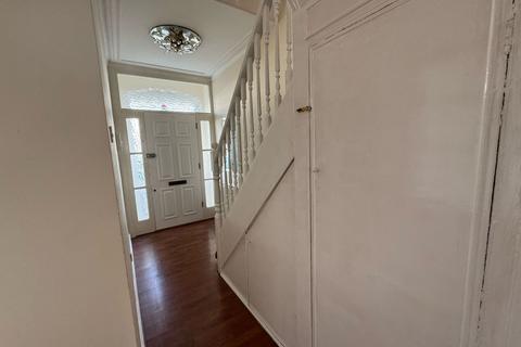 3 bedroom terraced house to rent, Cobham Road, Ilford IG3