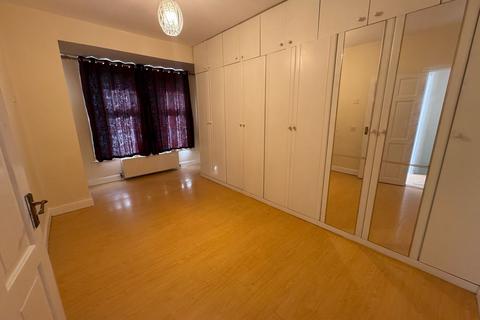 3 bedroom terraced house to rent, Cobham Road, Ilford IG3