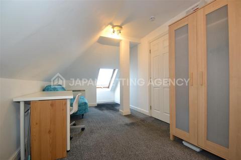 Studio to rent, Noel Road, West Acton