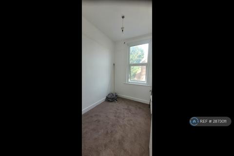 4 bedroom end of terrace house to rent, Burford Road, London, E6