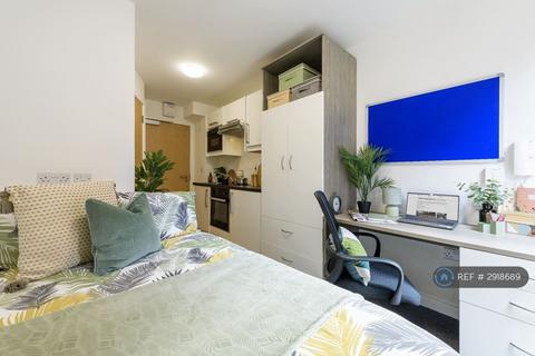 Studio to rent, West Park Place, Edinburgh, EH11