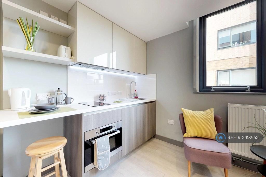 Apartment in Southampton - View 3