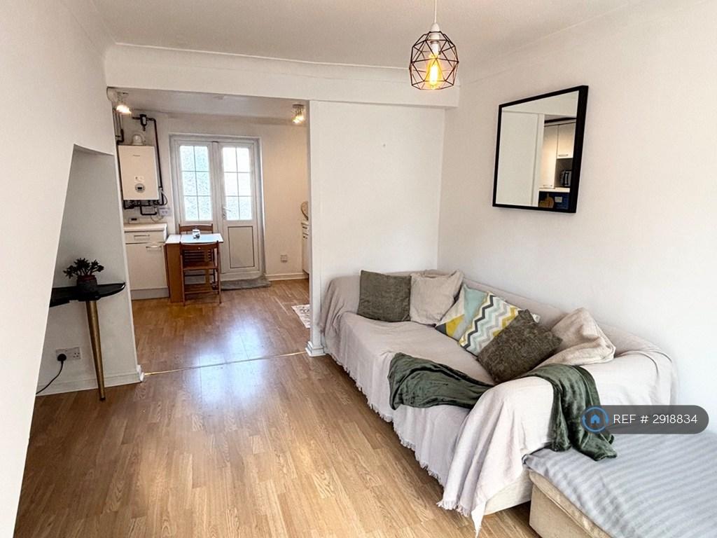 2 bedroom end of terrace house to rent