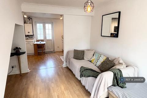 2 bedroom end of terrace house to rent, Francis Close, London, E14