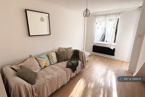 2 bedroom end of terrace house to rent, Francis Close, London, E14