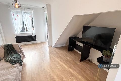 2 bedroom end of terrace house to rent, Francis Close, London, E14