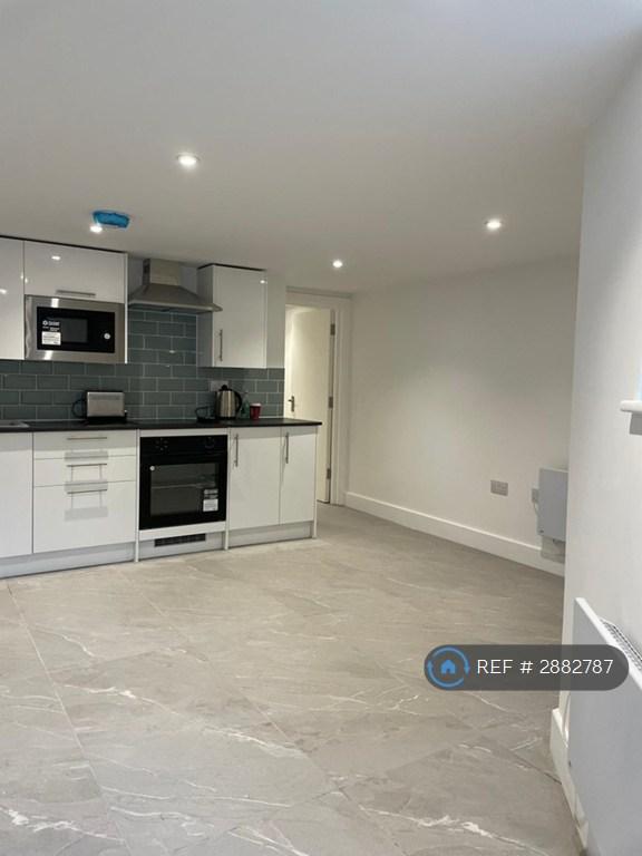 2 bedroom end of terrace house to rent