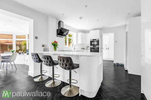 4 bedroom detached house for sale, Pulham Avenue, Broxbourne|Four Bedrooms, South-Facing Garden & Home Office