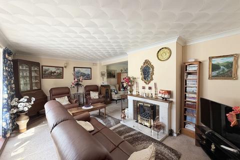3 bedroom detached house for sale, Avenue Road, Abergavenny