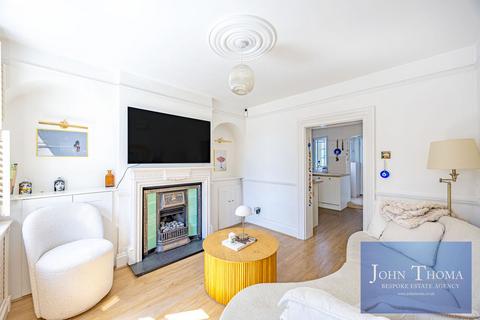 2 bedroom house for sale, Market Place, Romford RM4