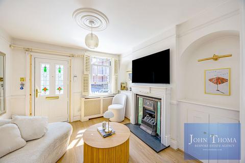 2 bedroom house for sale, Market Place, Romford RM4
