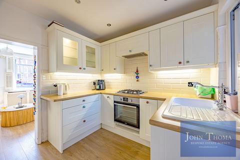 2 bedroom house for sale, Market Place, Romford RM4