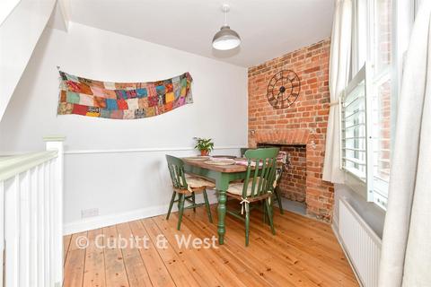 2 bedroom end of terrace house for sale, Church Street, Dorking RH4