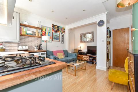 2 bedroom ground floor flat for sale, Belmont Park Road, Leyton