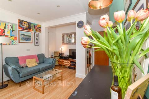 2 bedroom ground floor flat for sale, Belmont Park Road, Leyton