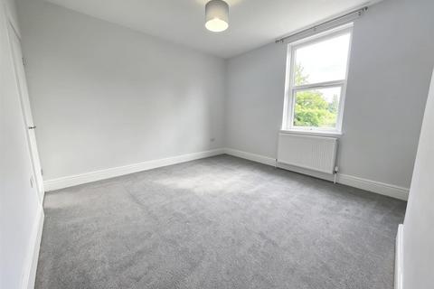 3 bedroom terraced house to rent, Doncaster Road, Barnsley, S71