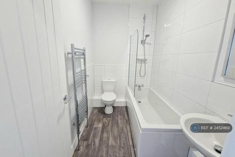 3 bedroom terraced house to rent, Doncaster Road, Barnsley, S71