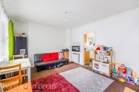 2 bedroom apartment for sale, Drummond Gardens, Epsom