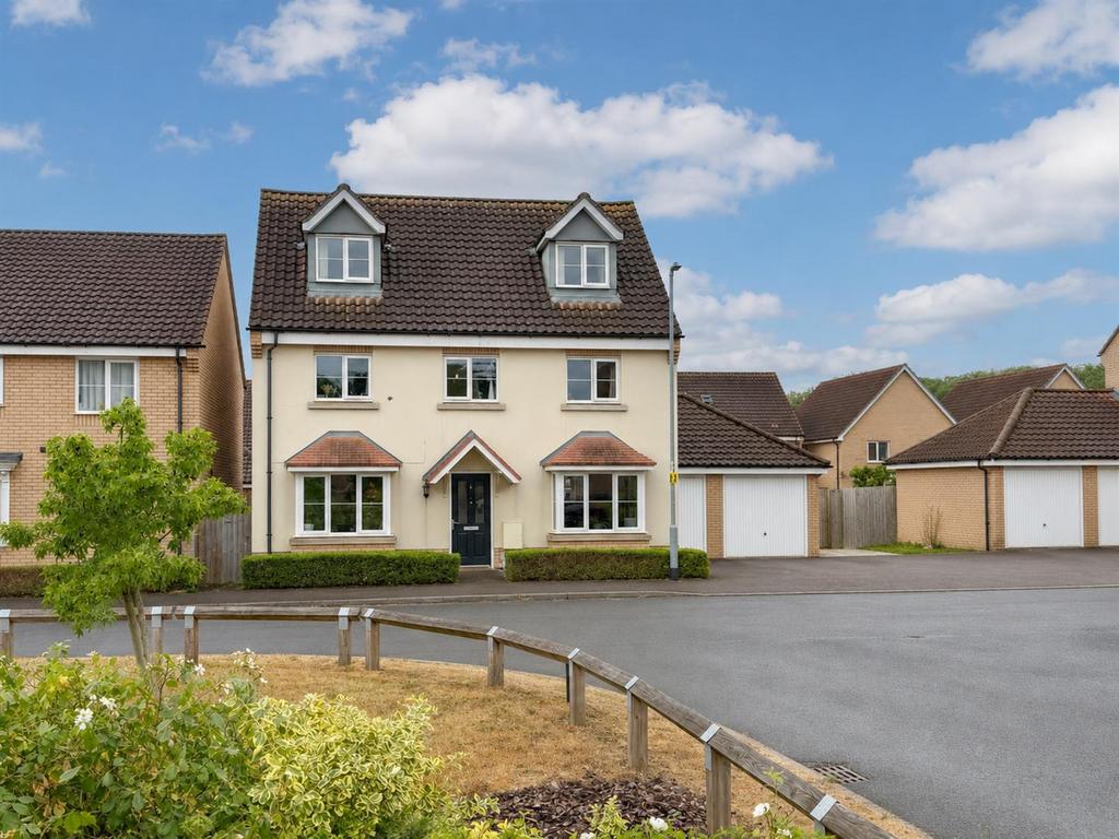 5 bedroom detached house for sale
